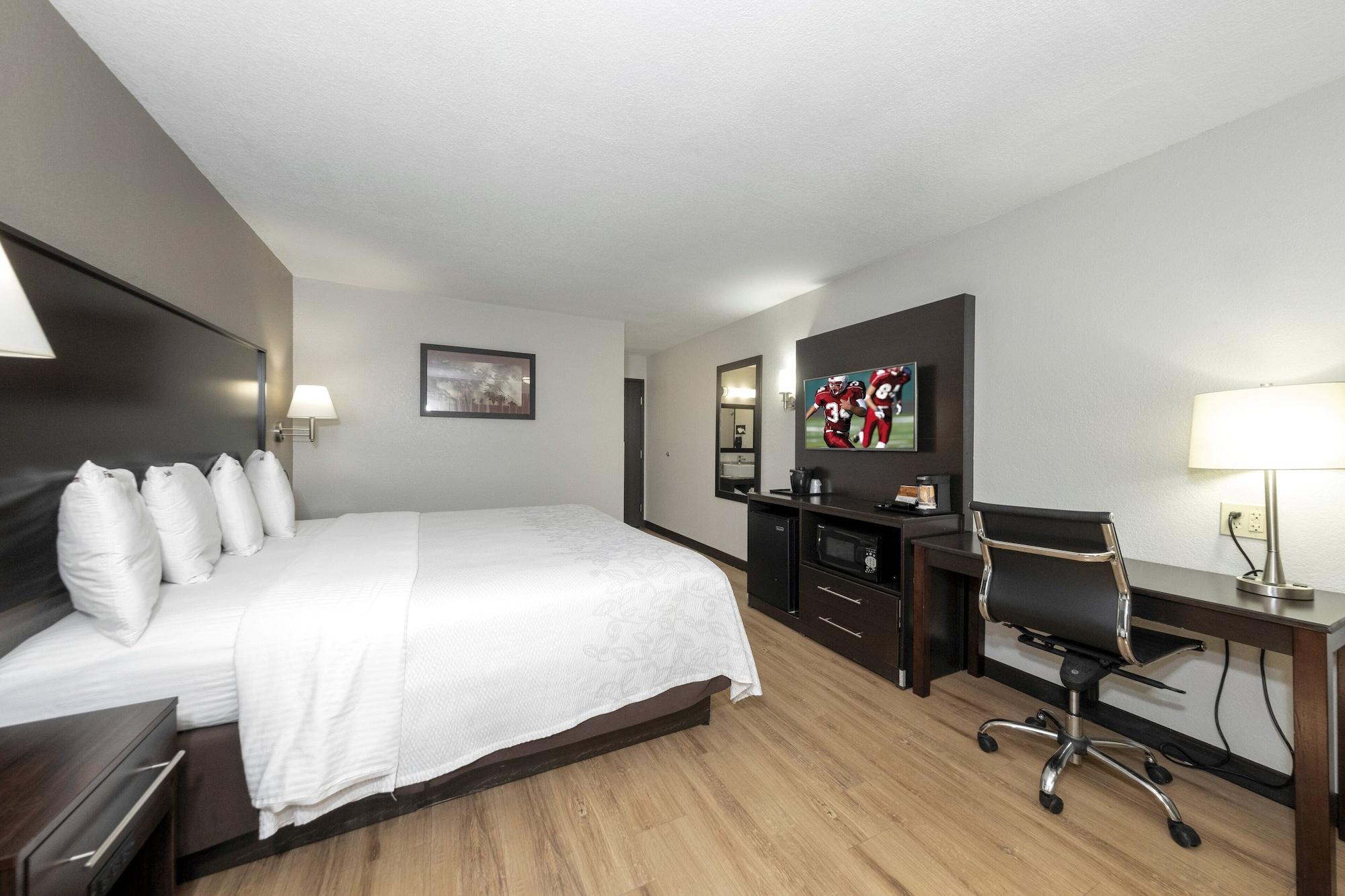 Red Roof Inn Plus+ האנטסוויל מראה חיצוני תמונה
