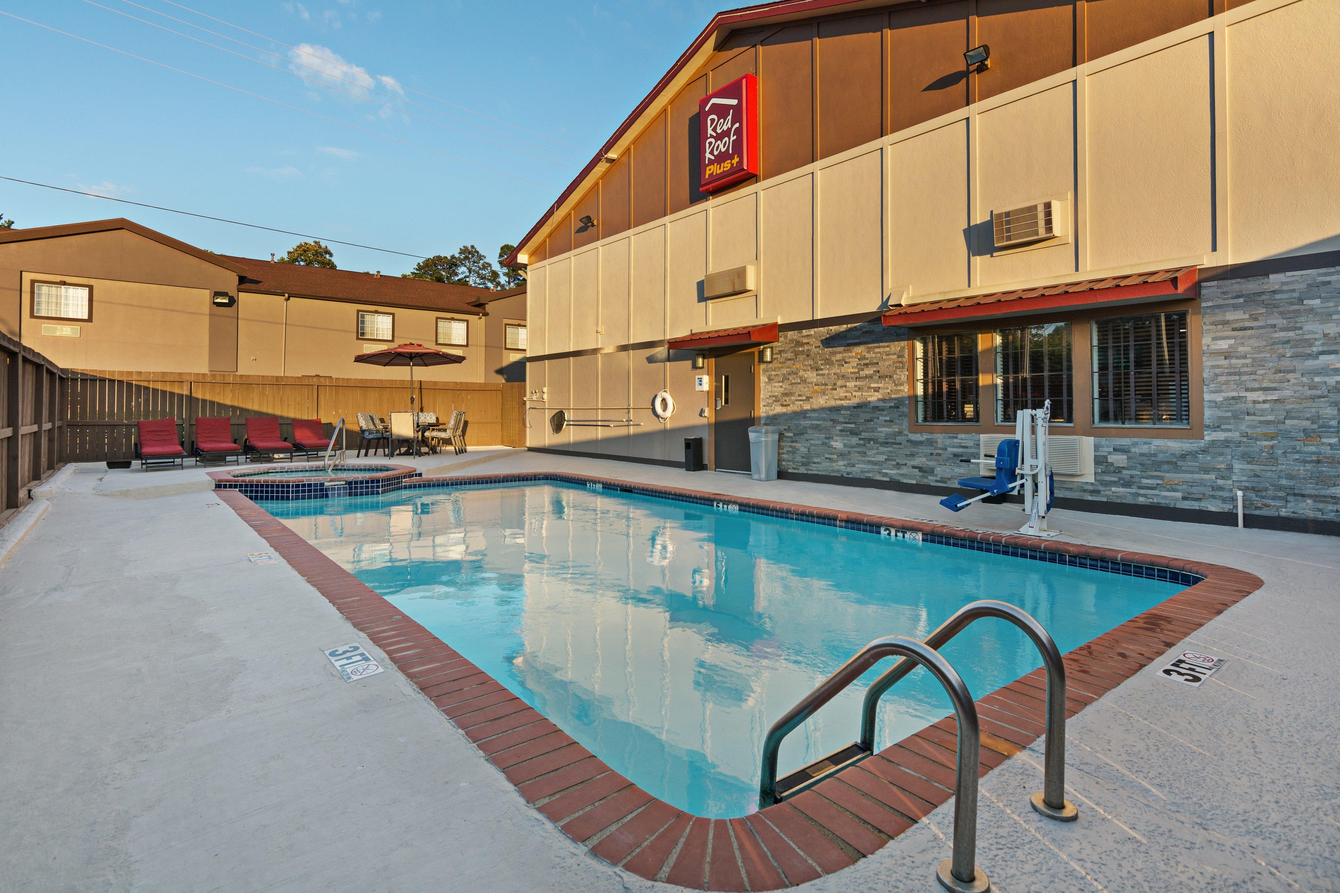 Red Roof Inn Plus+ האנטסוויל מראה חיצוני תמונה
