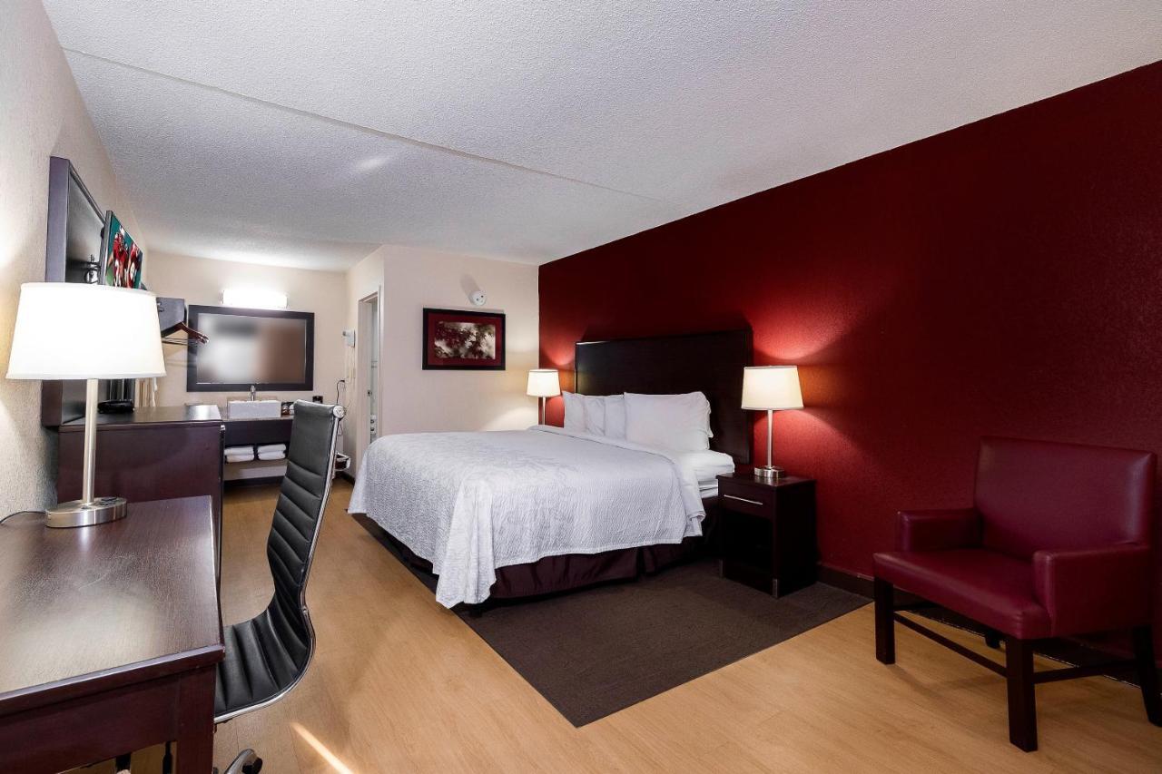 Red Roof Inn Plus+ האנטסוויל מראה חיצוני תמונה