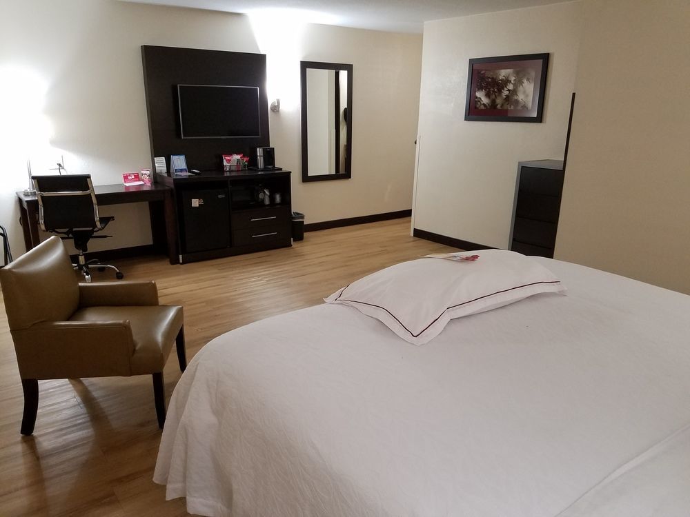 Red Roof Inn Plus+ האנטסוויל מראה חיצוני תמונה