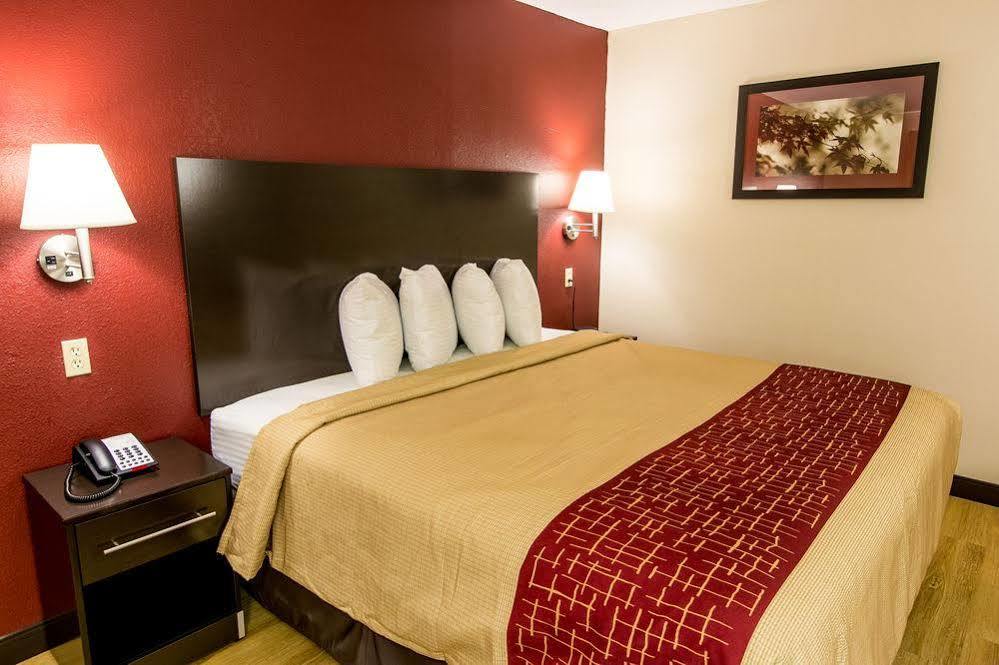 Red Roof Inn Plus+ האנטסוויל מראה חיצוני תמונה